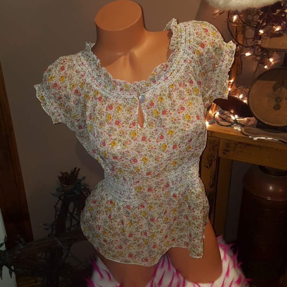 Bebe floral puff sleeve sheer blouse M